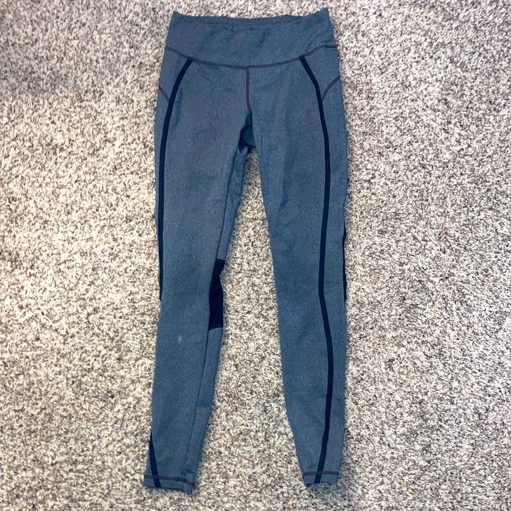 Gramicci grey women’s leggings, size XS, mesh behind knees.